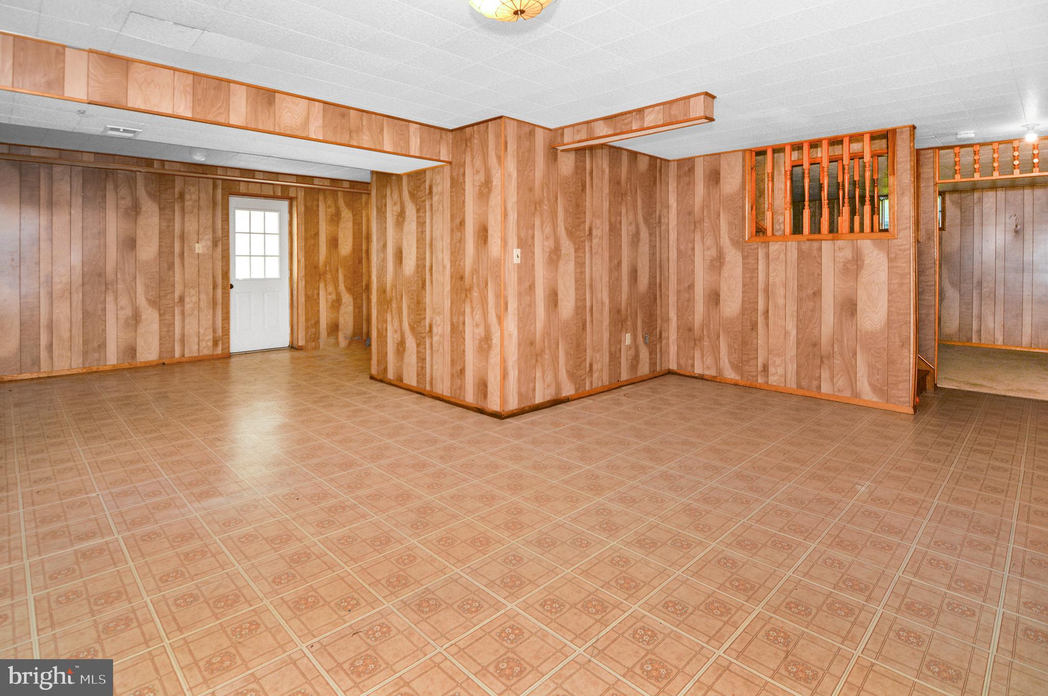 BAY COUNTRY - Residential Lease