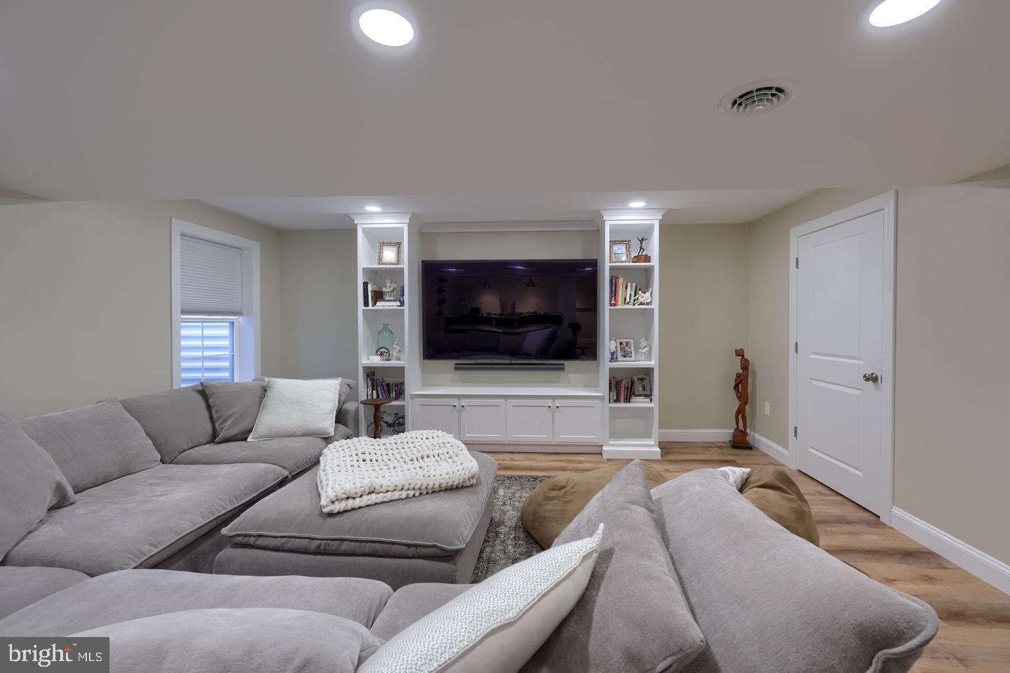 CORNWALL JUNCTION - Residential