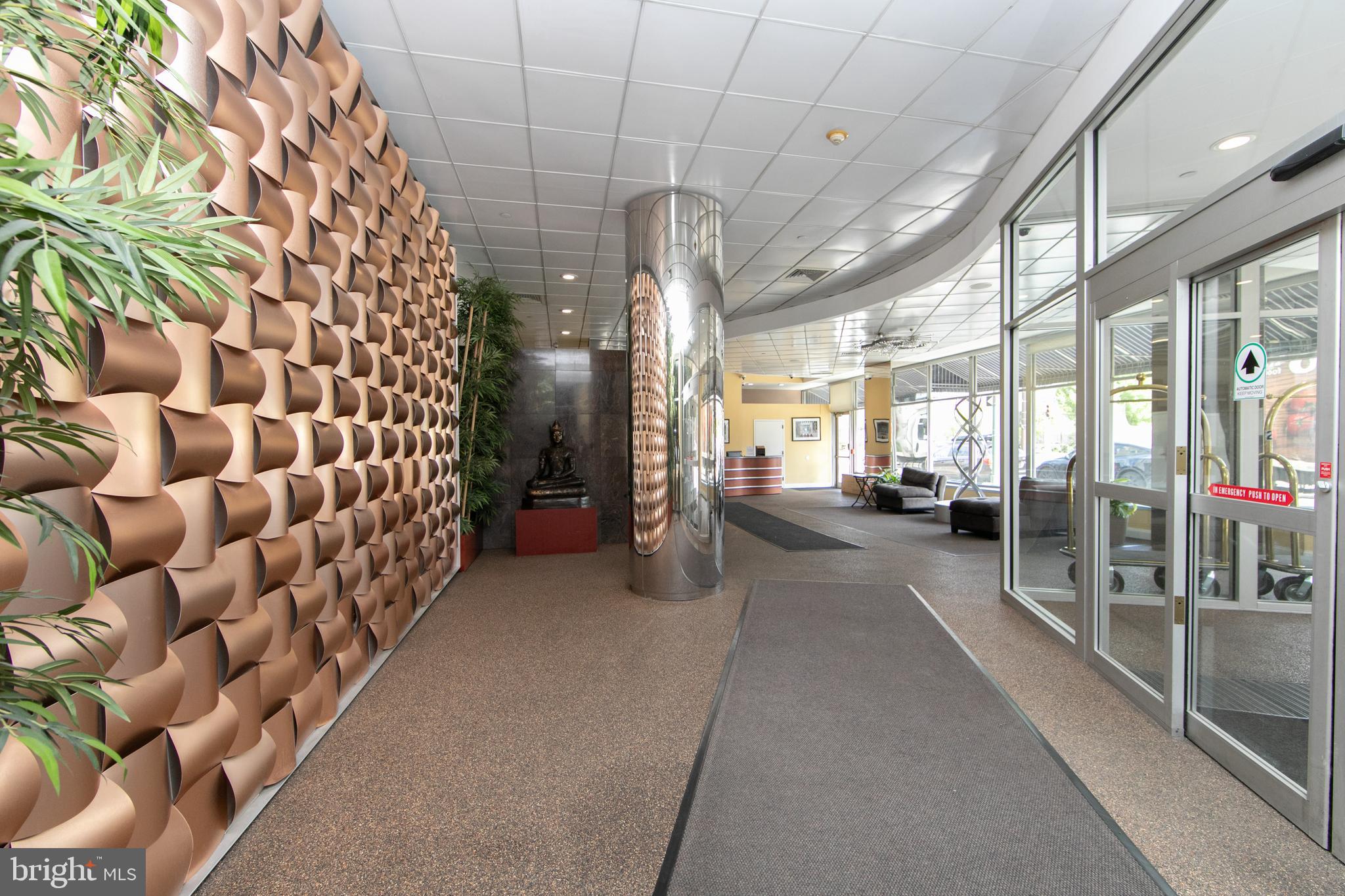 1100 VINE STREET 00 1105