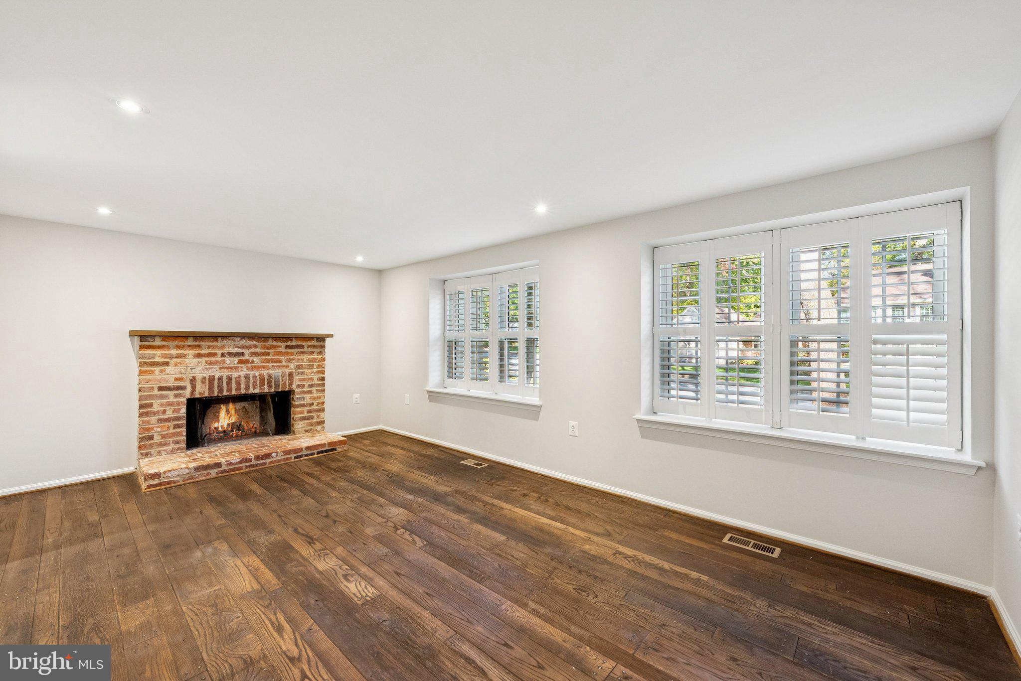 5922 NEW ENGLAND WOODS DRIVE