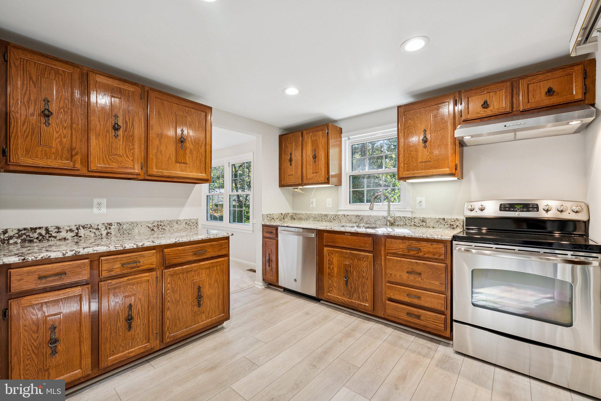 5922 NEW ENGLAND WOODS DRIVE