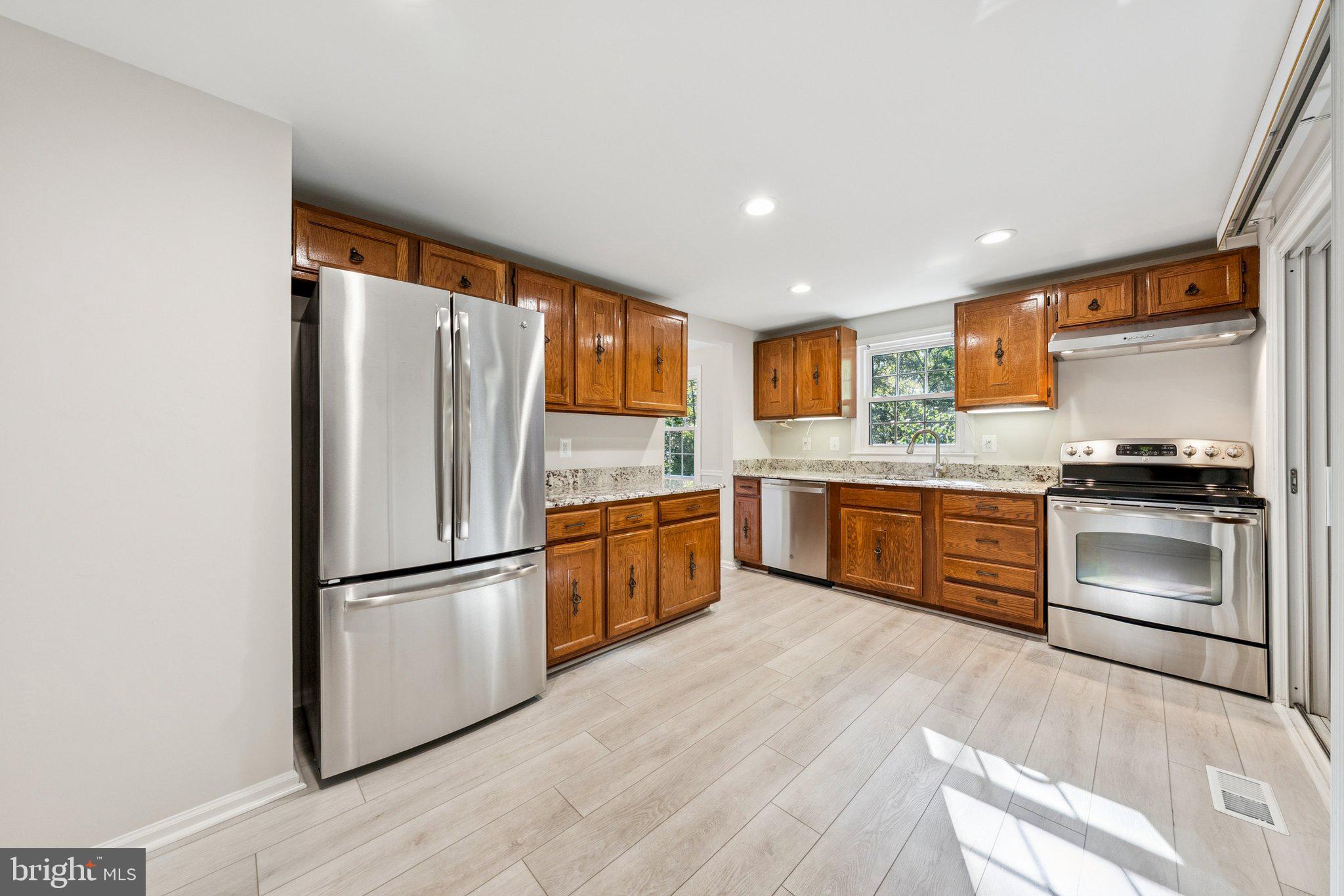 5922 NEW ENGLAND WOODS DRIVE