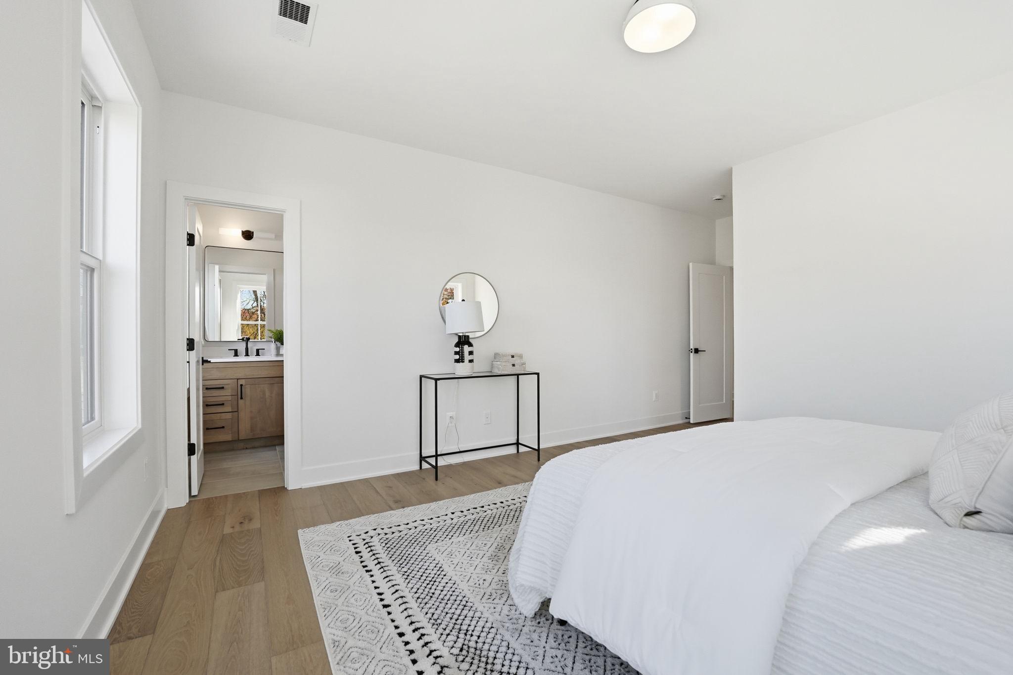 VIENNA WOODS - Residential