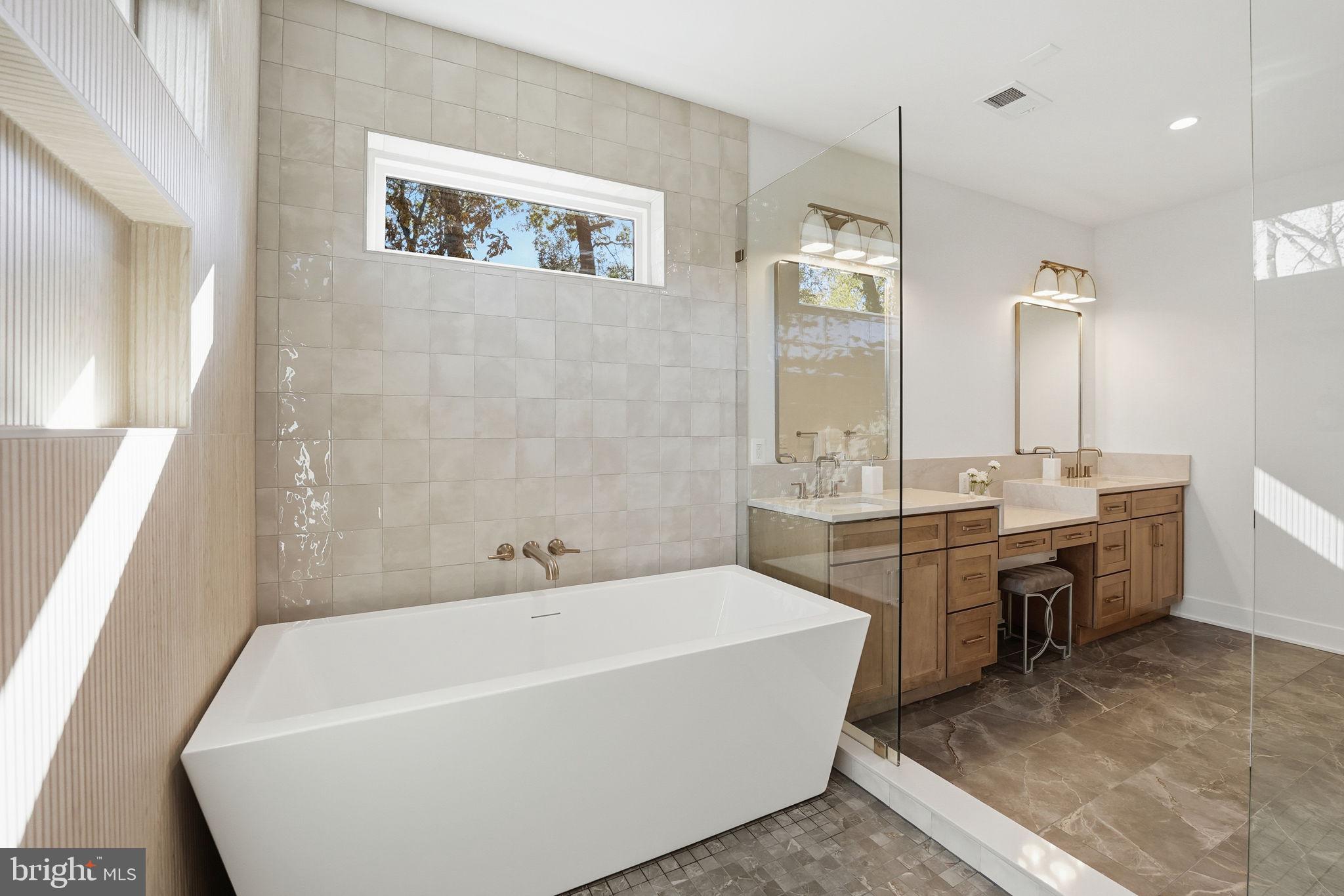 VIENNA WOODS - Residential