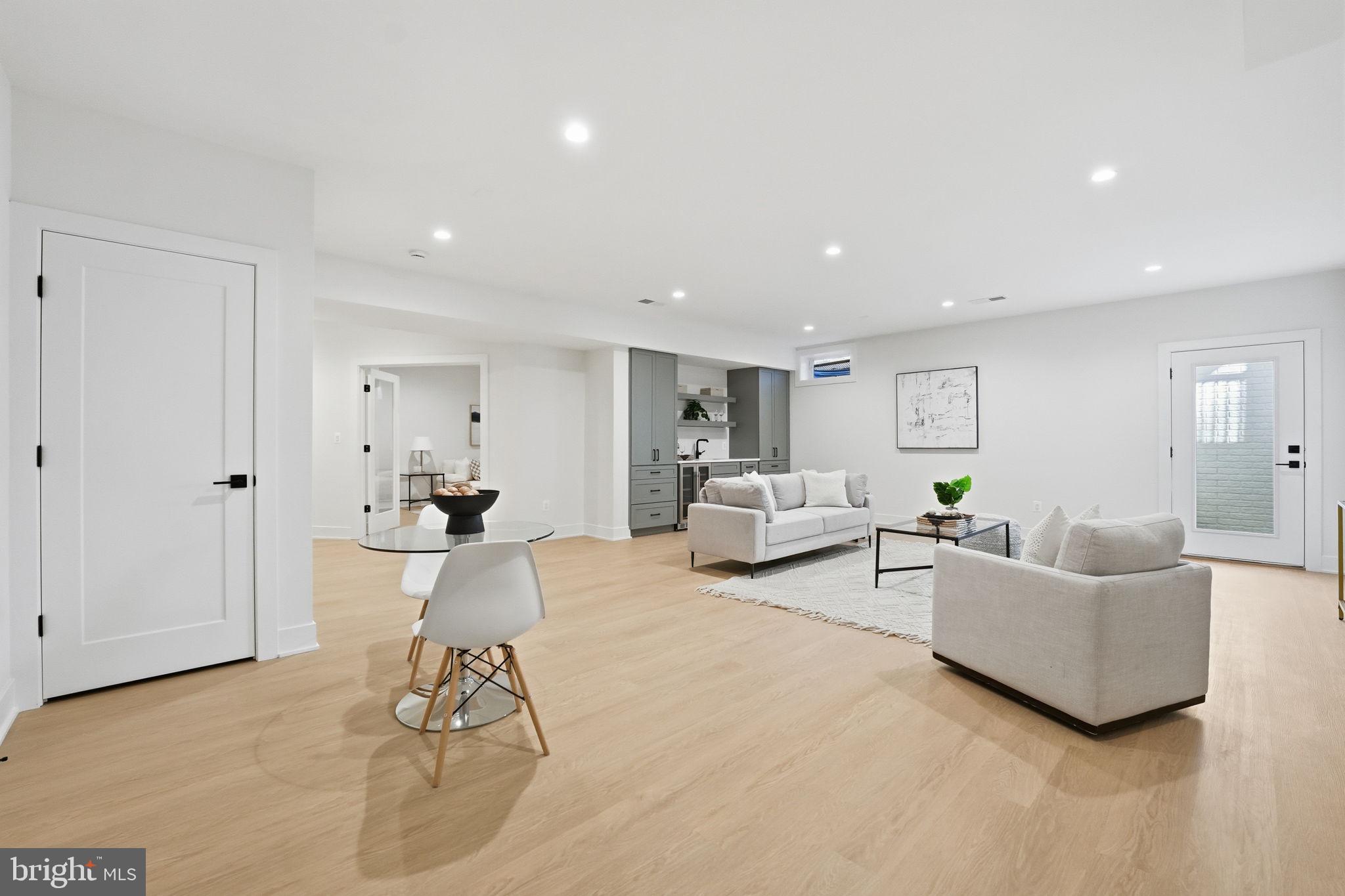 VIENNA WOODS - Residential