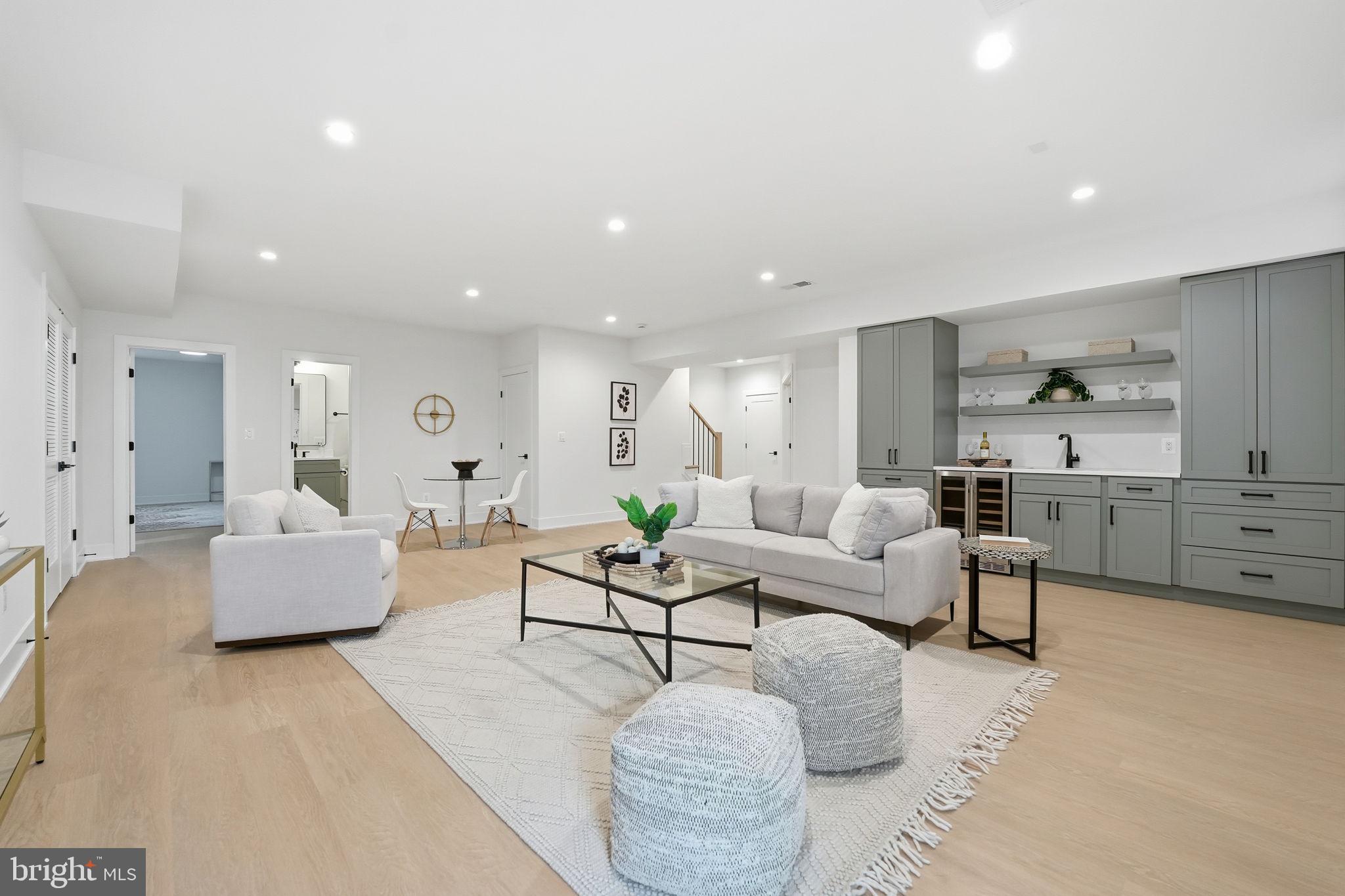 VIENNA WOODS - Residential