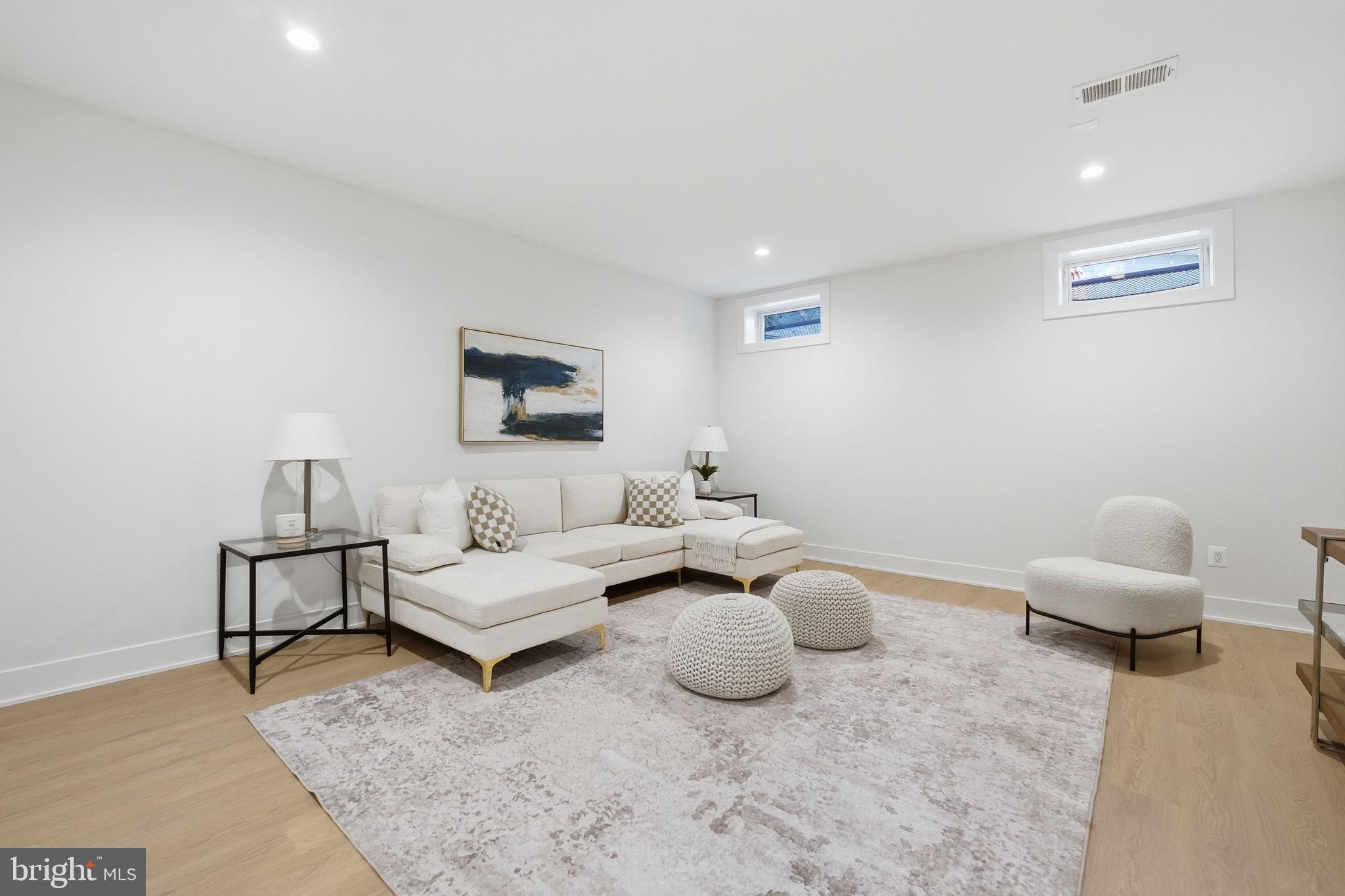 VIENNA WOODS - Residential