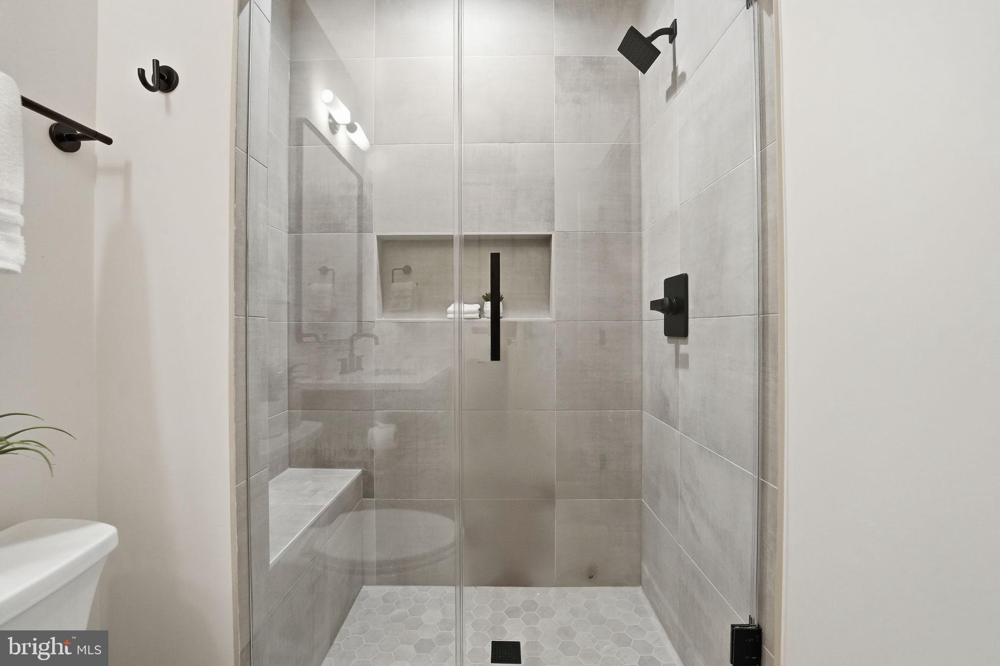 VIENNA WOODS - Residential