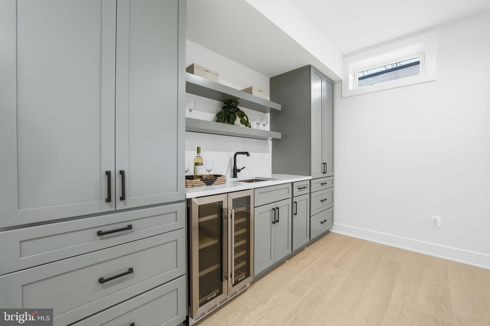 VIENNA WOODS - Residential