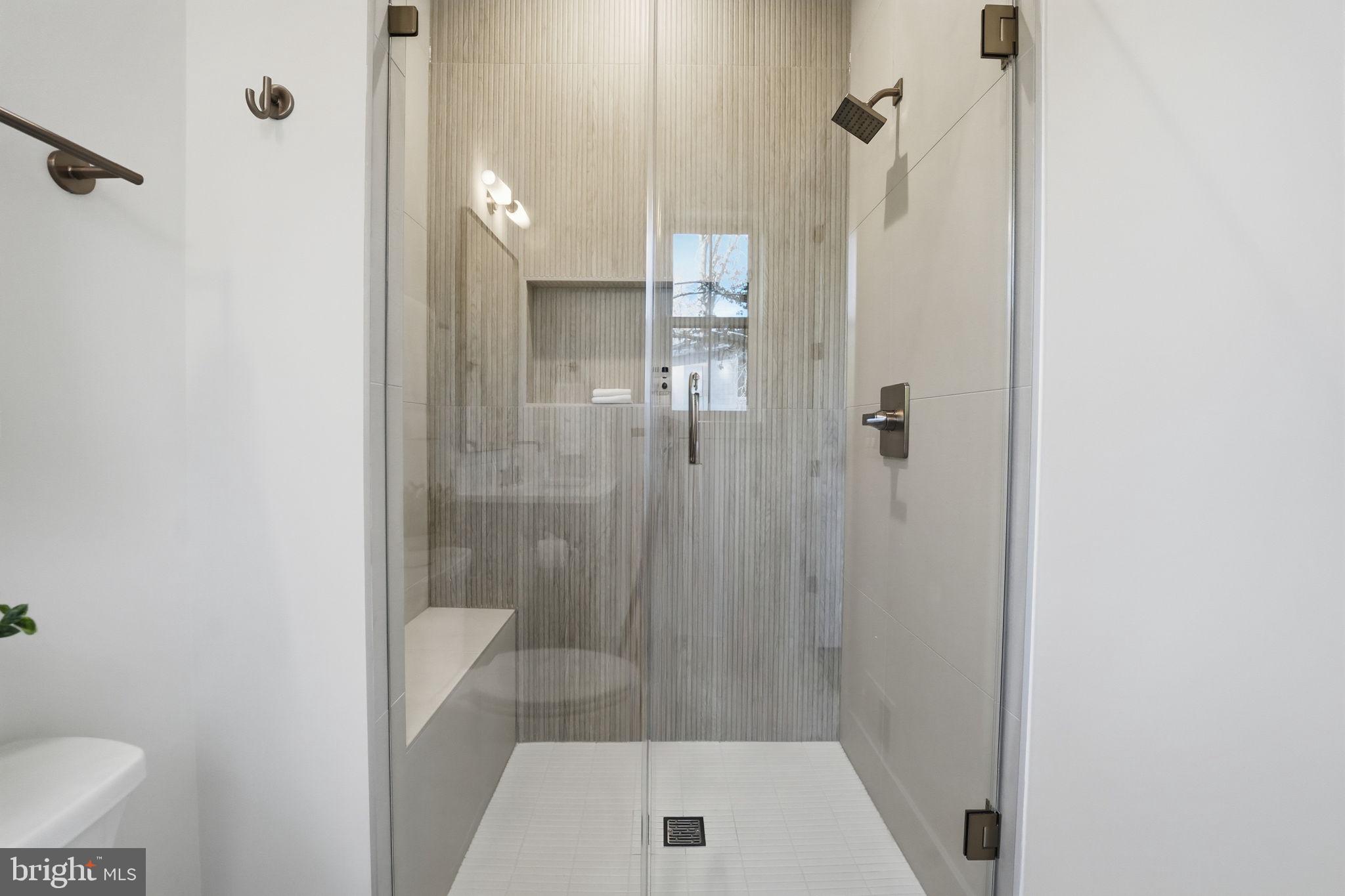 VIENNA WOODS - Residential