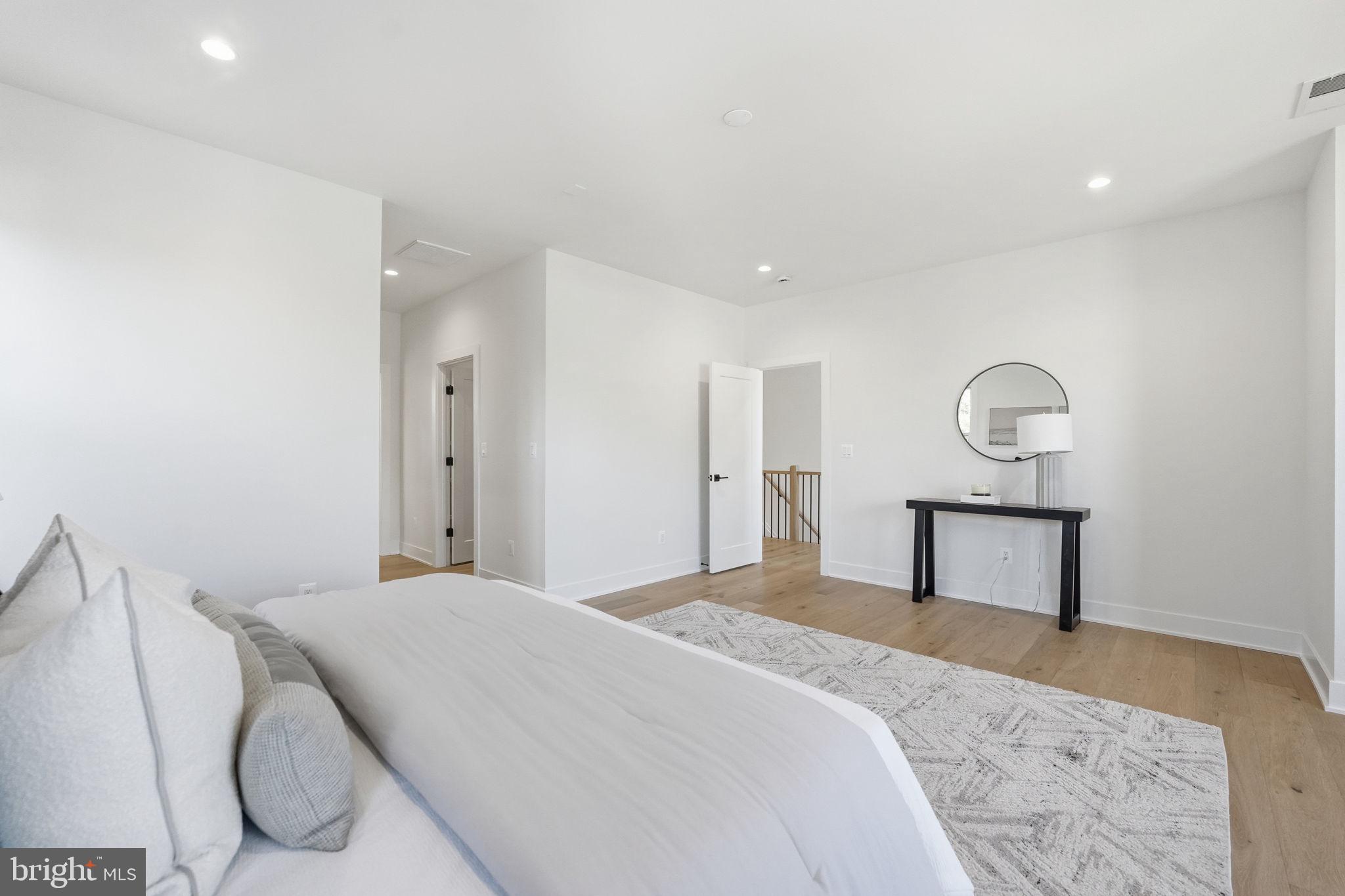 VIENNA WOODS - Residential