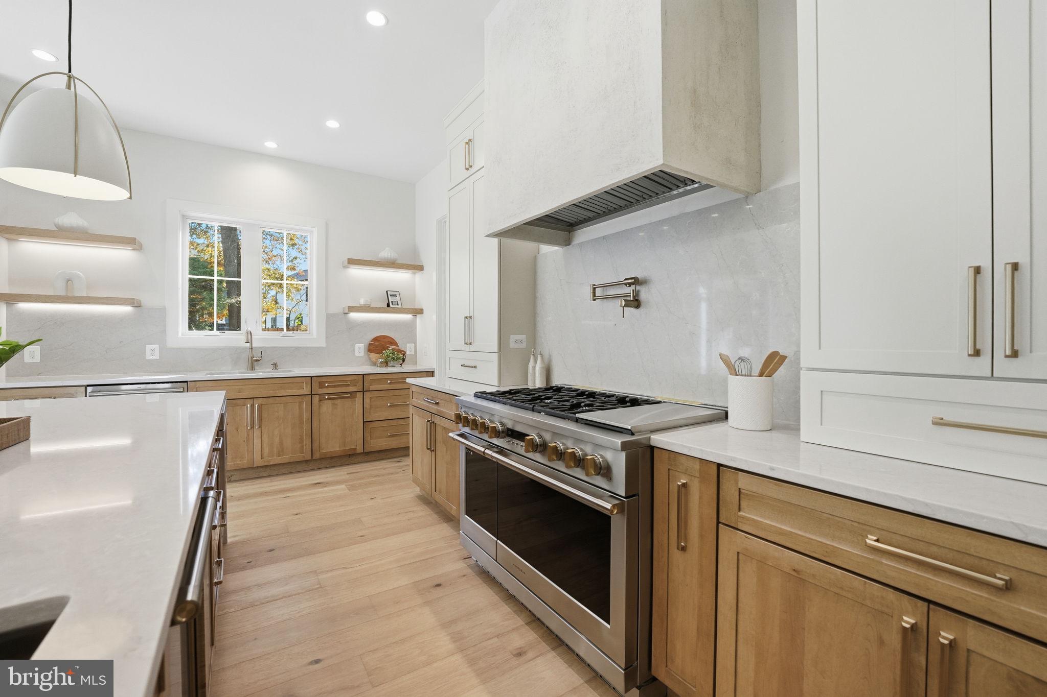 VIENNA WOODS - Residential