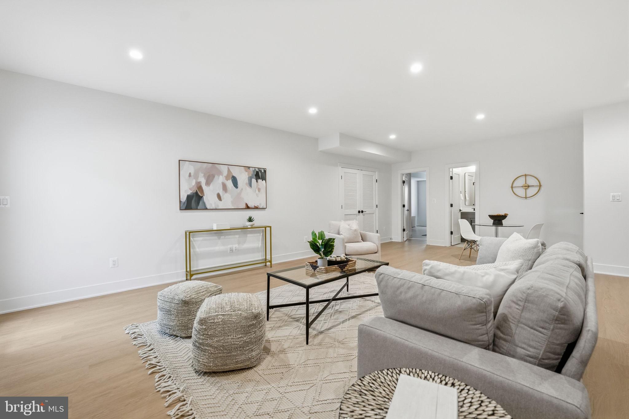 VIENNA WOODS - Residential