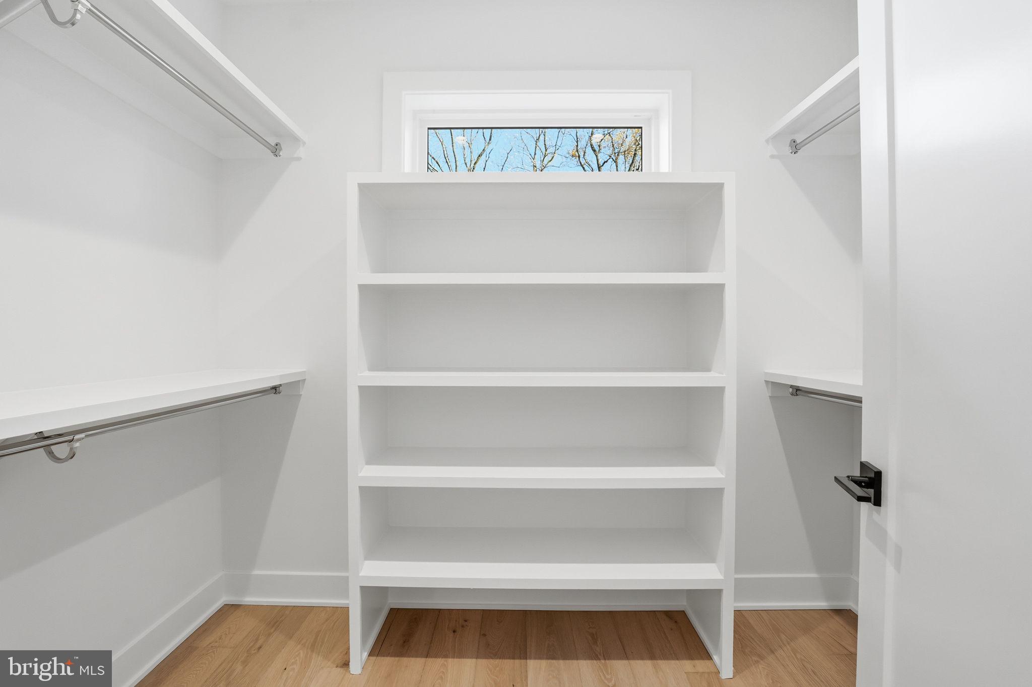 VIENNA WOODS - Residential