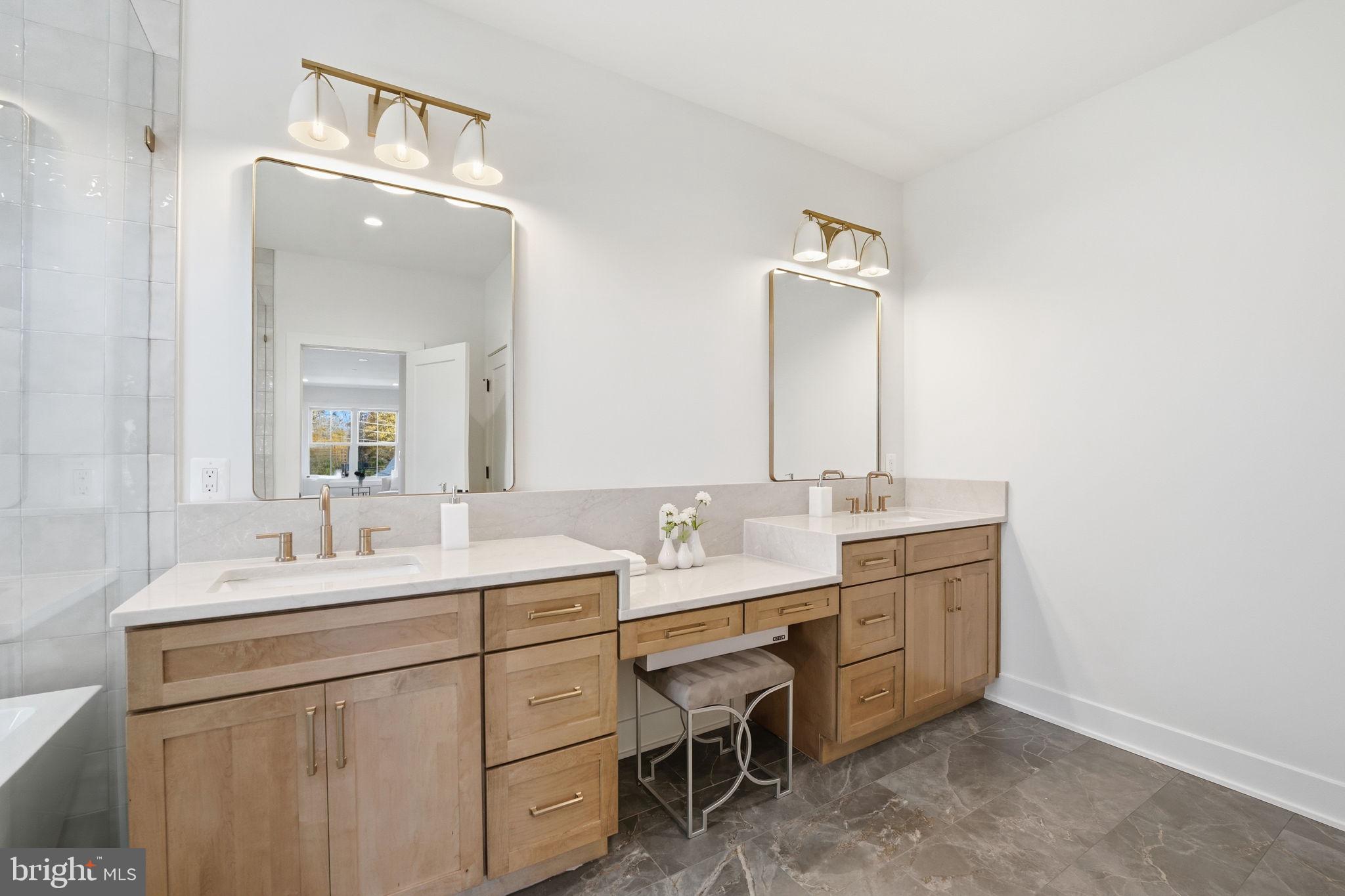 VIENNA WOODS - Residential