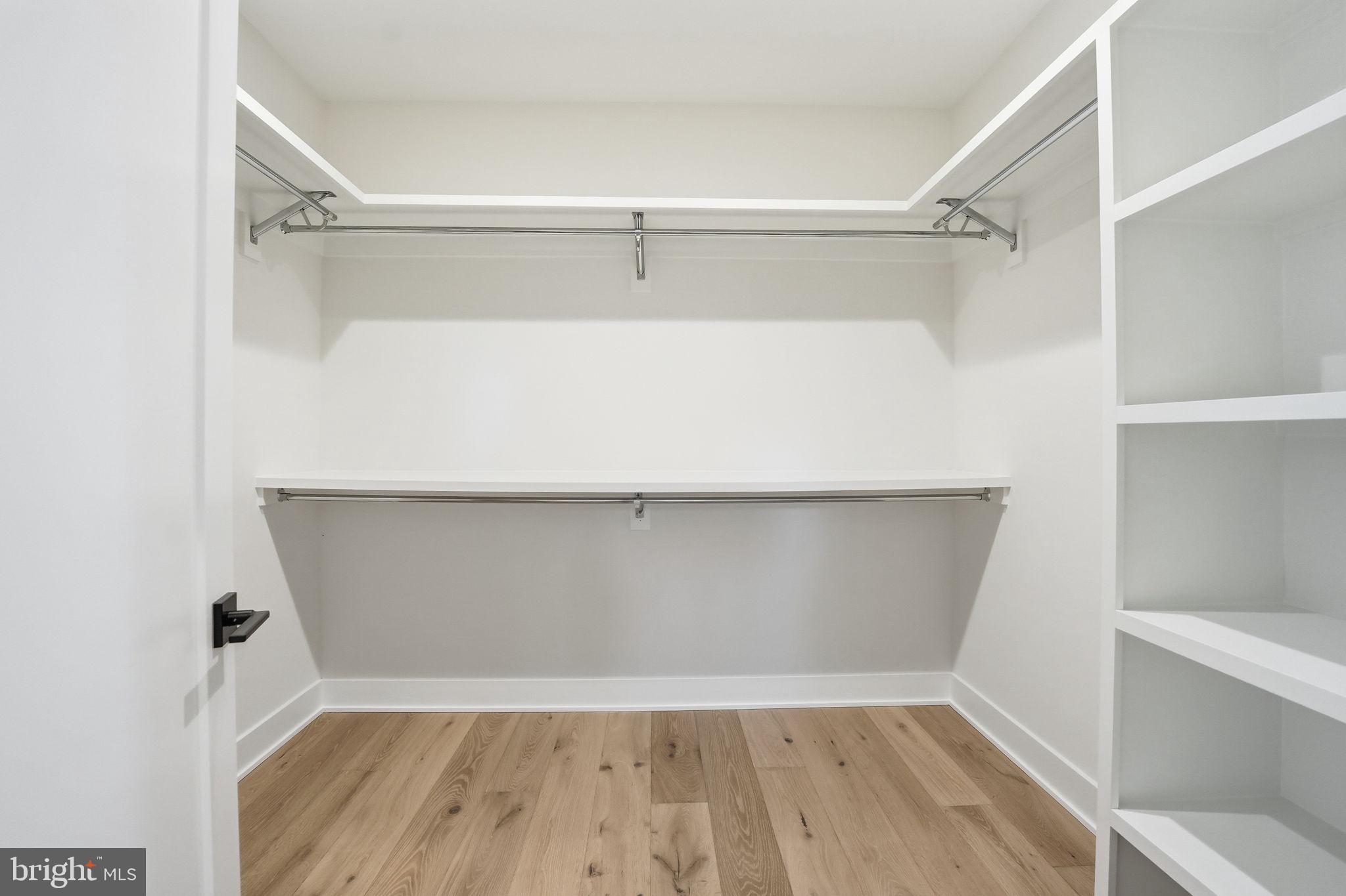 VIENNA WOODS - Residential