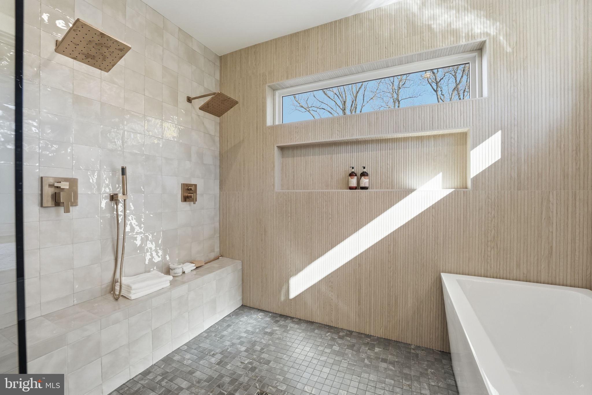 VIENNA WOODS - Residential