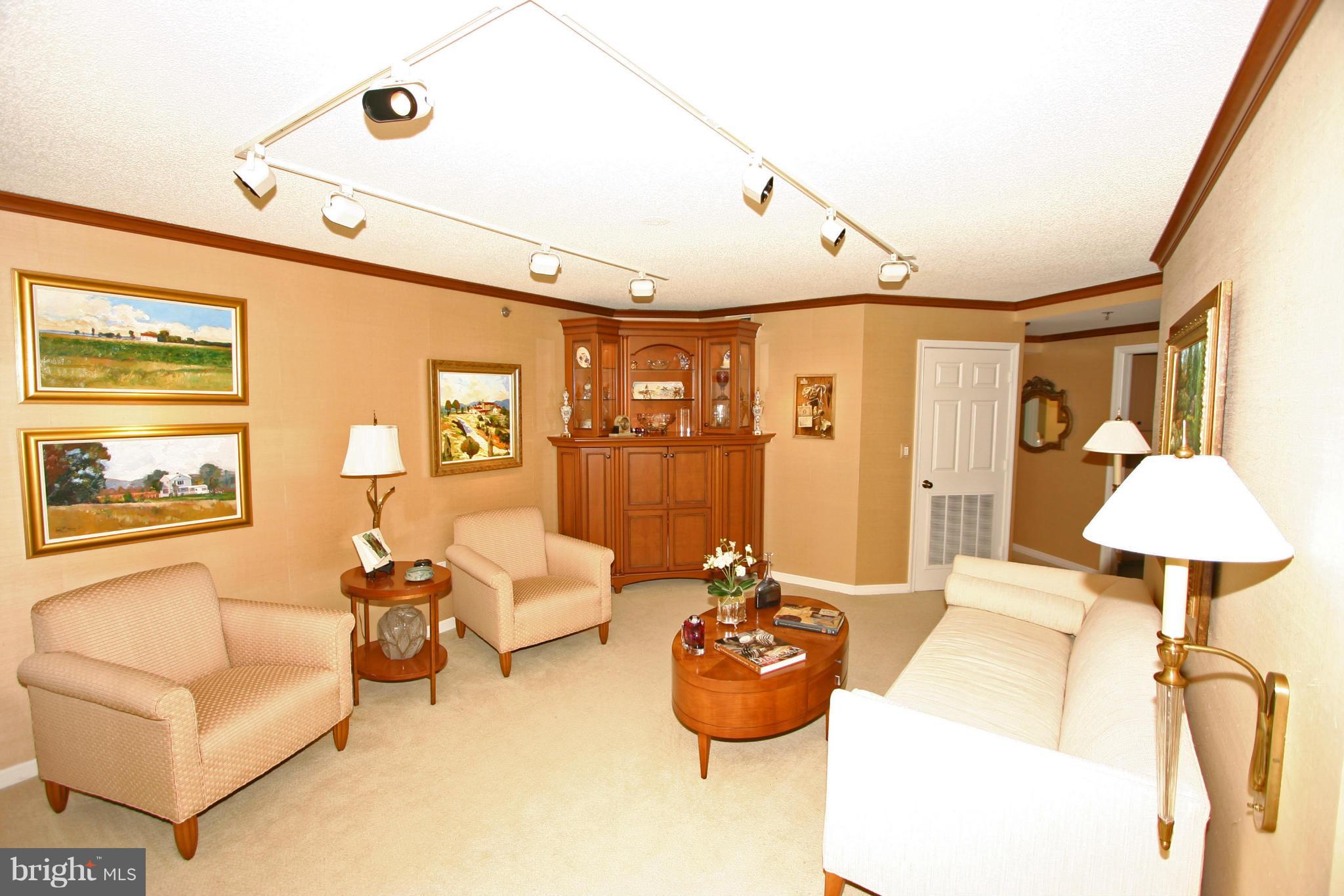 CARLYLE TOWERS - Residential