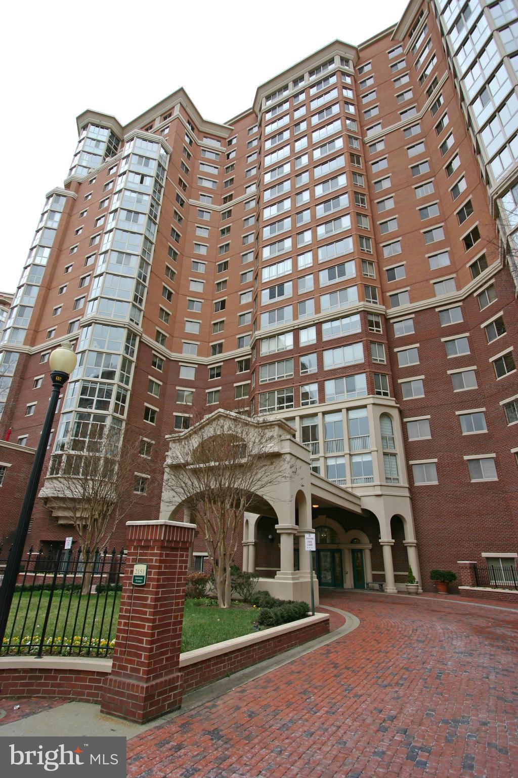 CARLYLE TOWERS - Residential