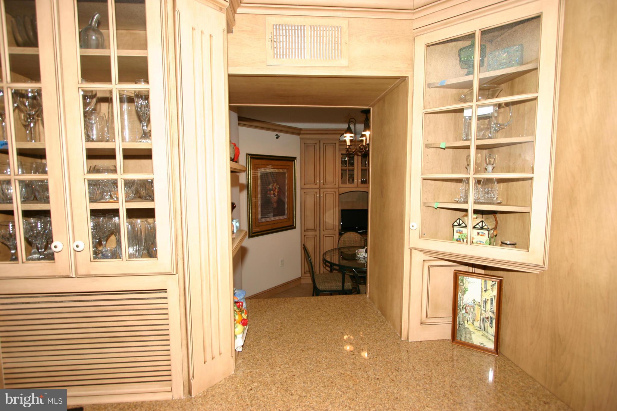 CARLYLE TOWERS - Residential