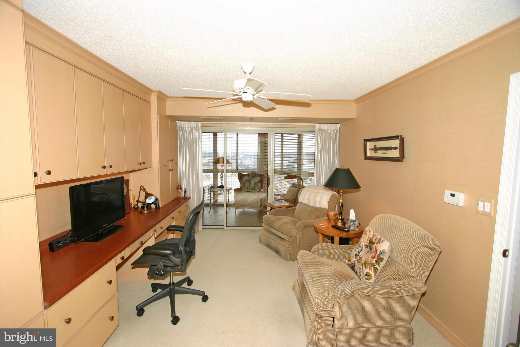 CARLYLE TOWERS - Residential