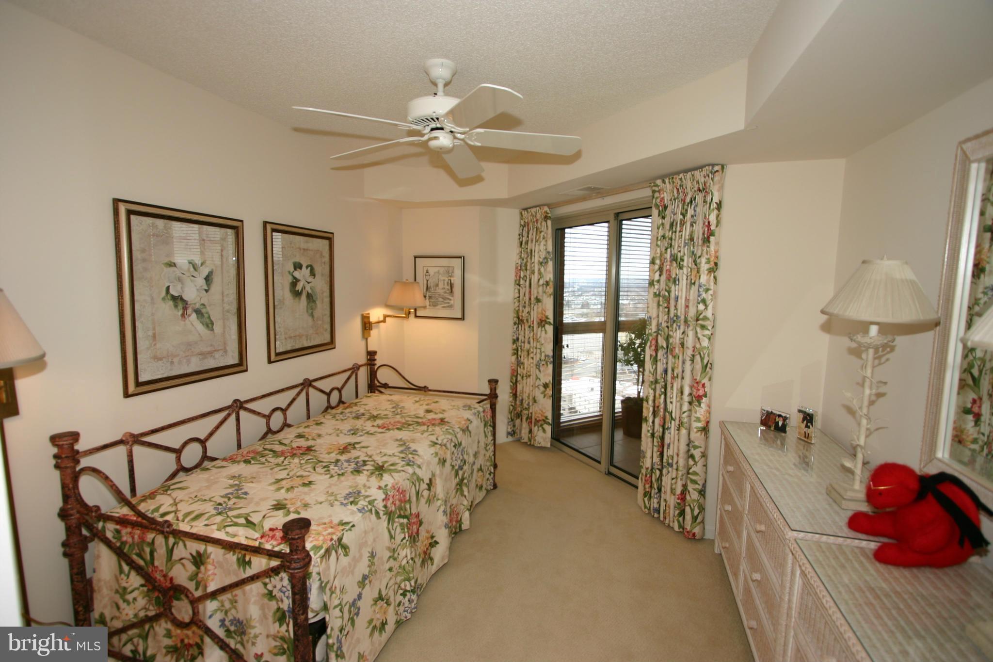 CARLYLE TOWERS - Residential