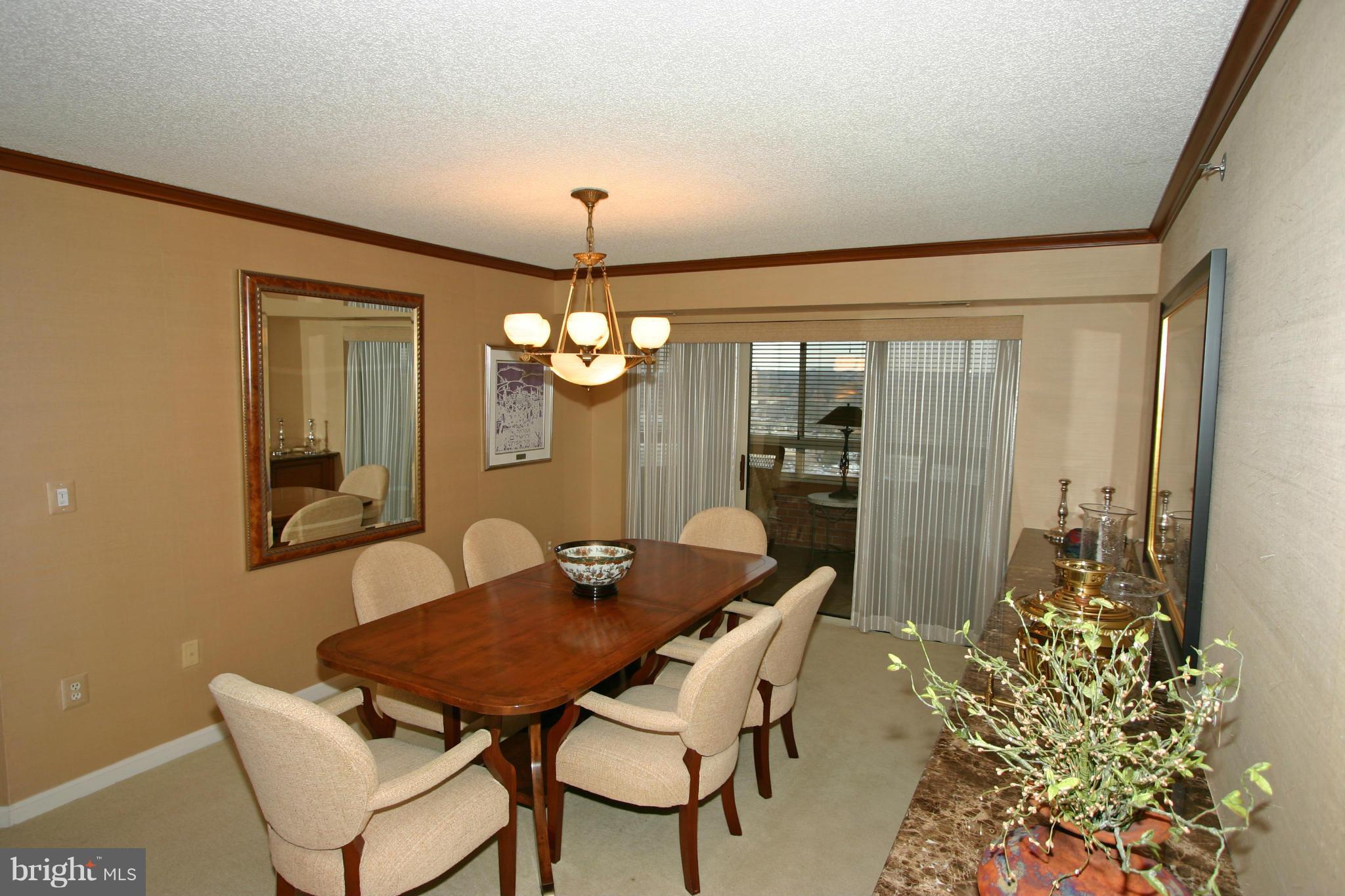 CARLYLE TOWERS - Residential