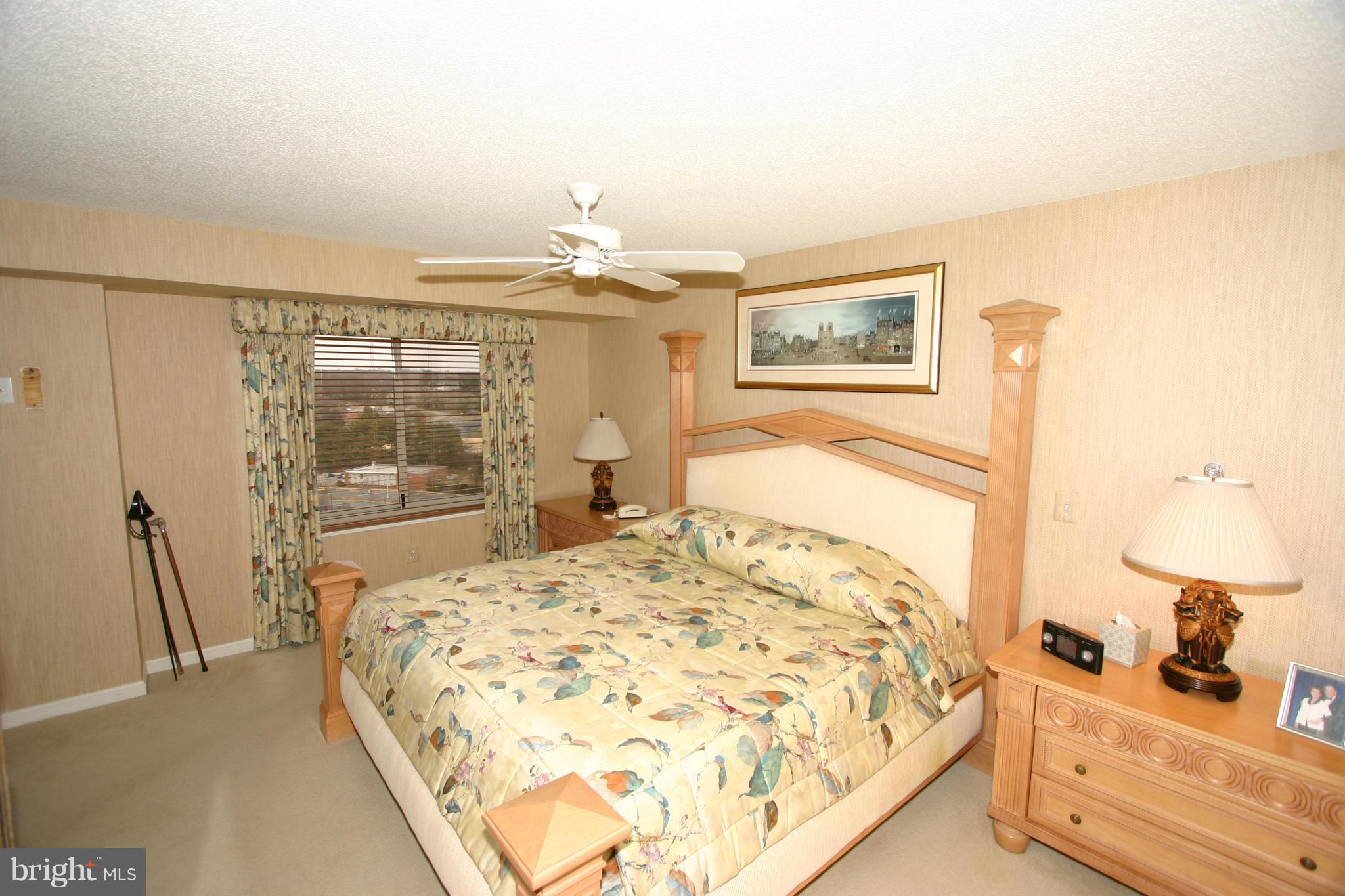 CARLYLE TOWERS - Residential