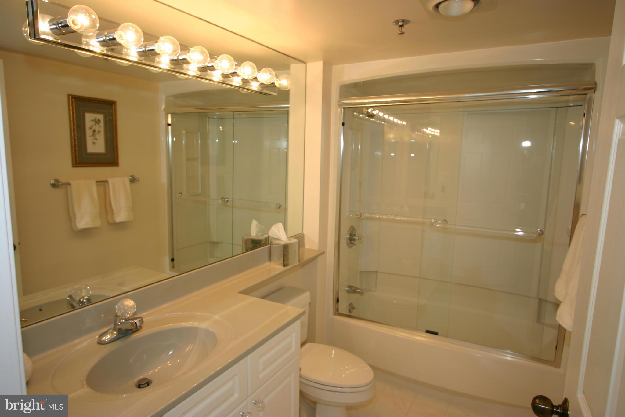 CARLYLE TOWERS - Residential