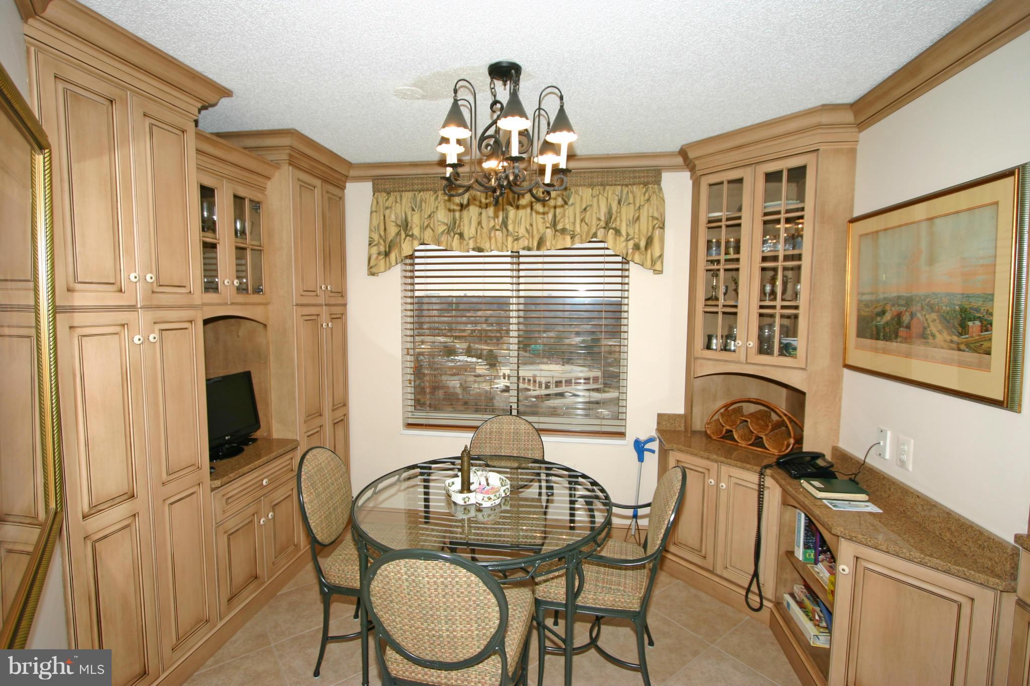 CARLYLE TOWERS - Residential