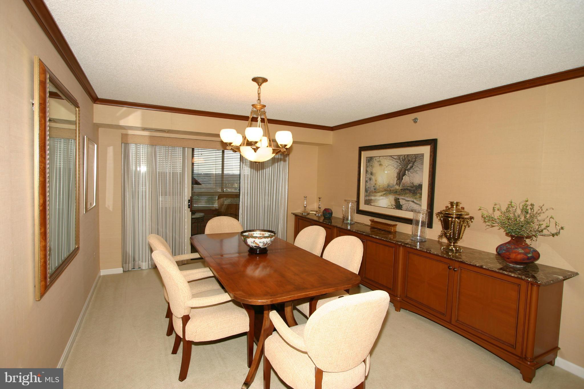 CARLYLE TOWERS - Residential