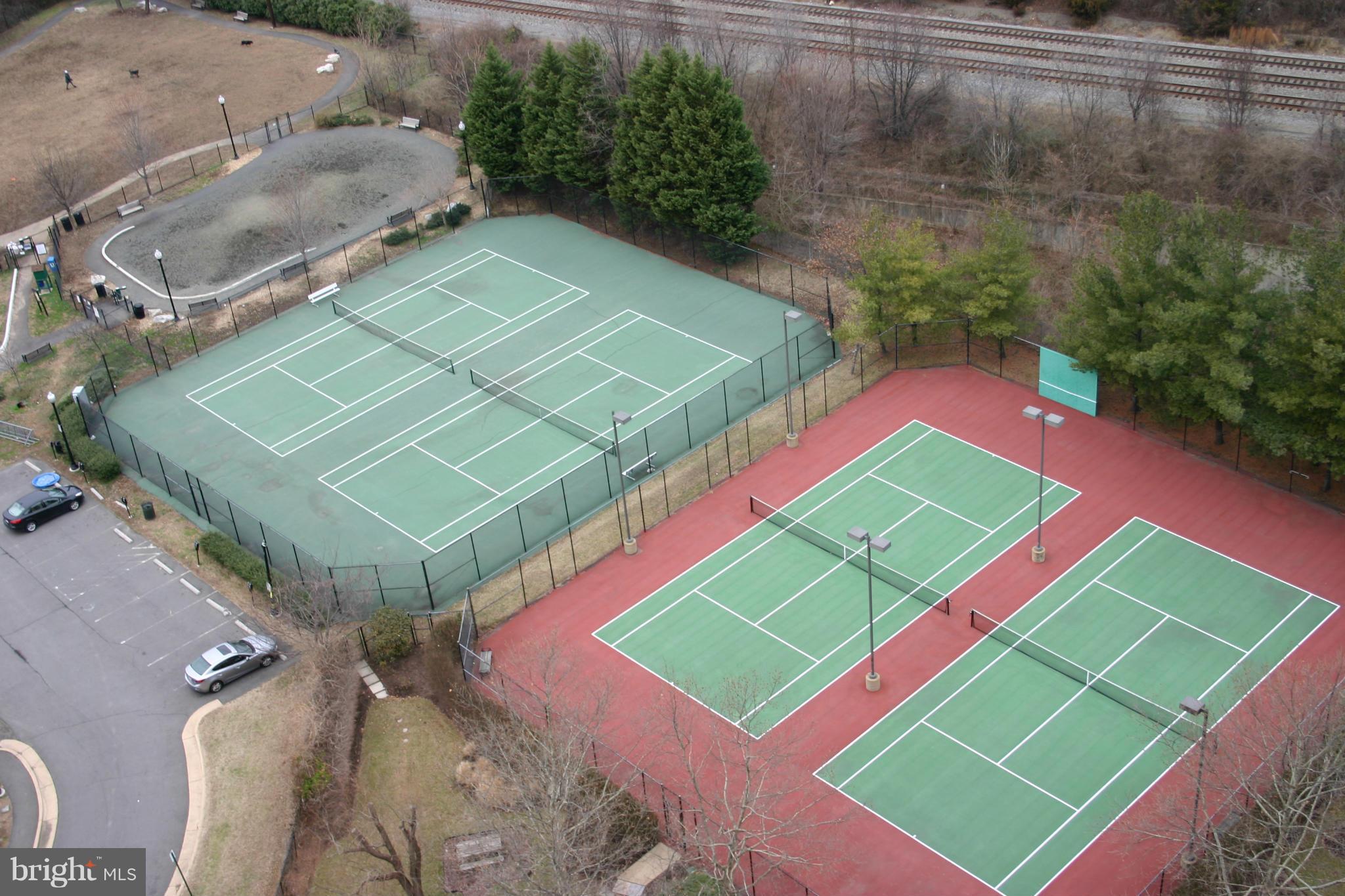 CARLYLE TOWERS - Residential