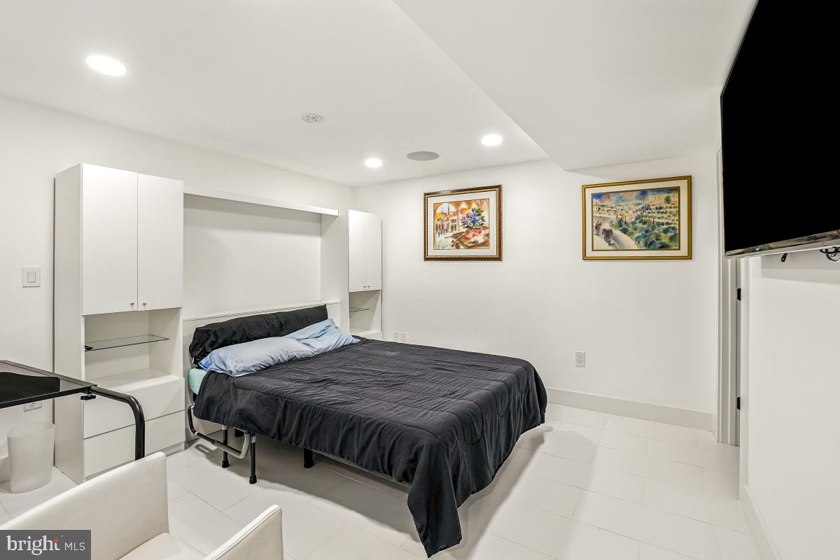 POTOMAC GLEN - Residential