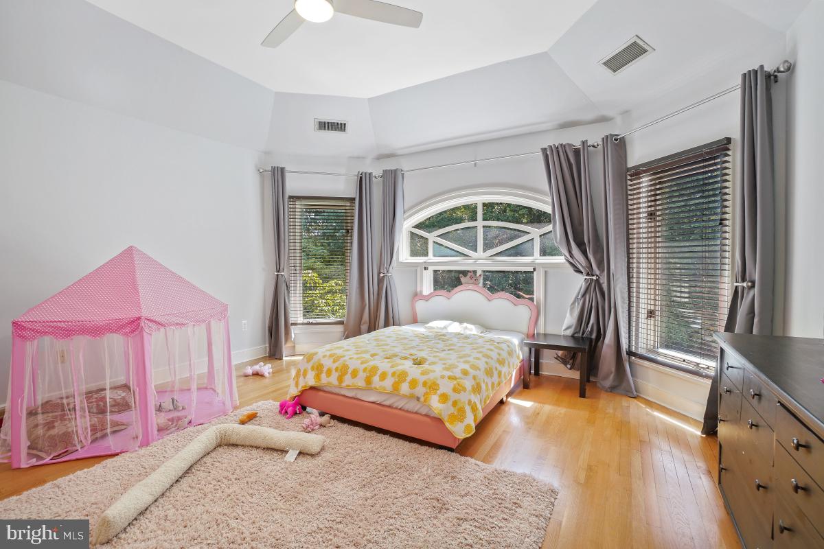 POTOMAC GLEN - Residential