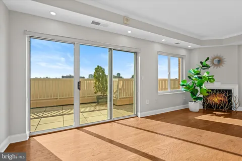 3101 N. Hampton Drive Unit 1504, Alexandria, VA MLS: VAAX2051564