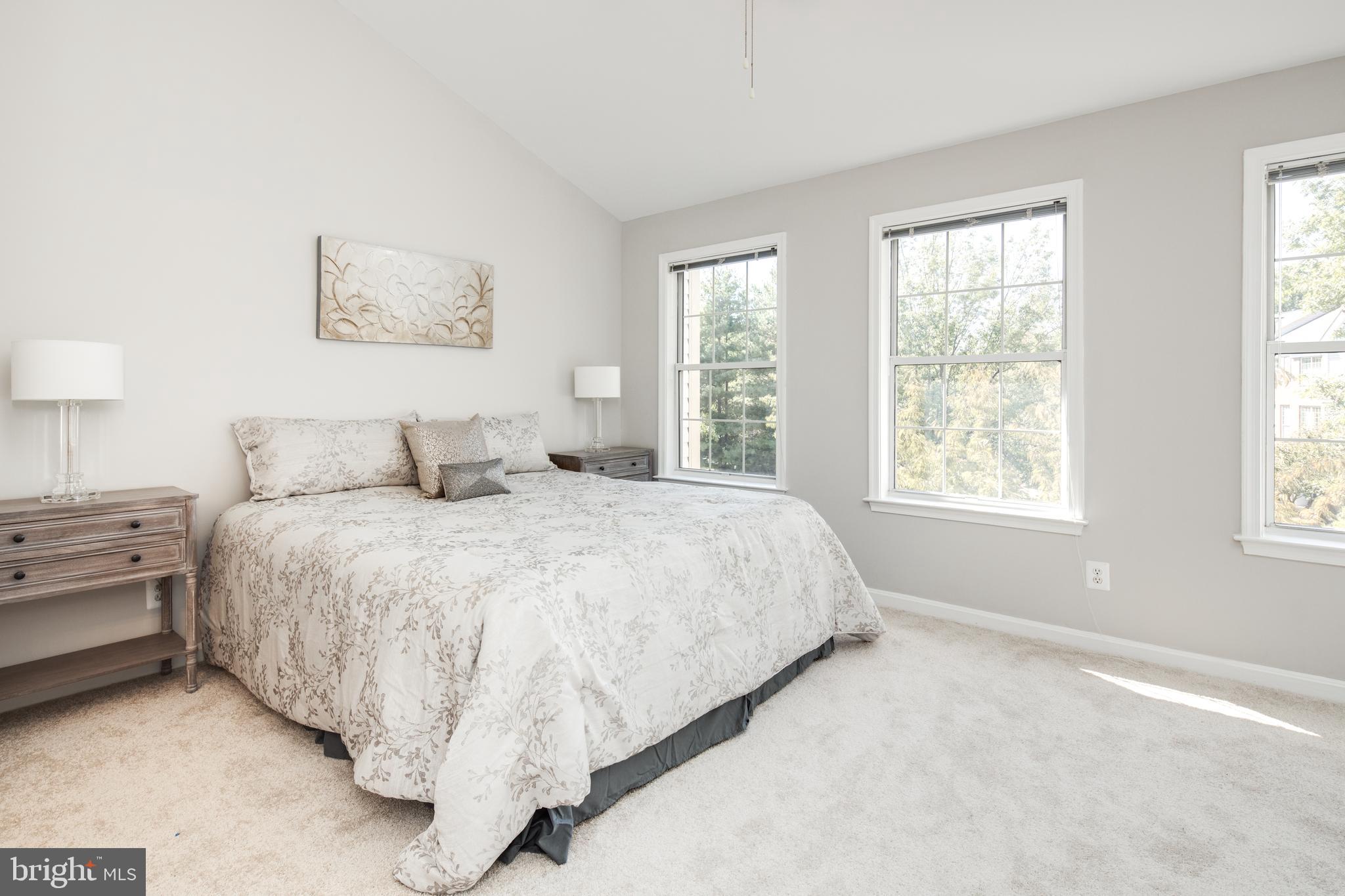 ISLAND CREEK - Residential