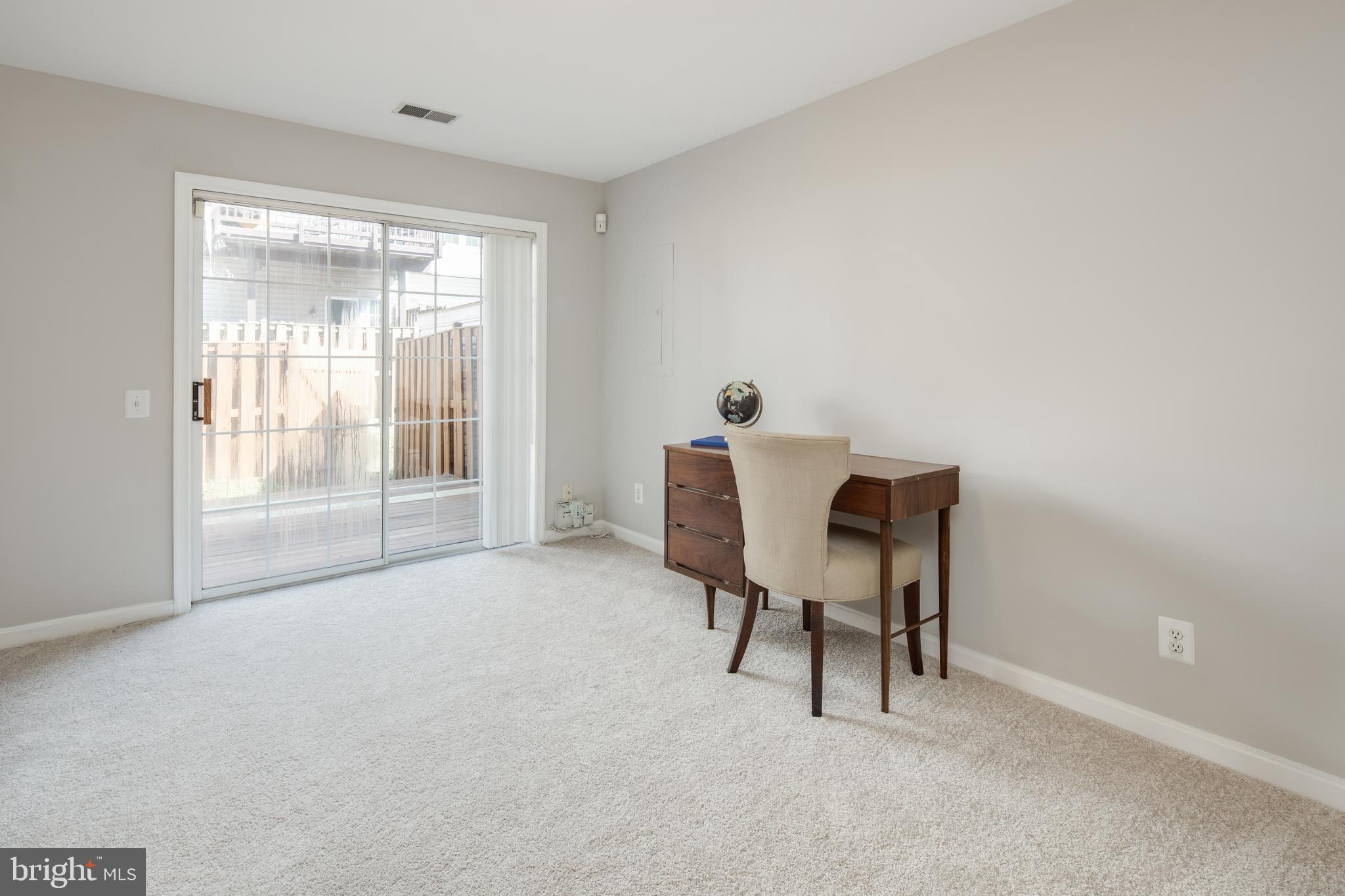 ISLAND CREEK - Residential