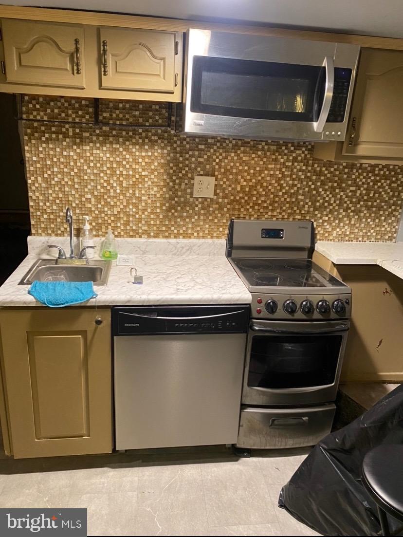 WEST PHILADELPHIA - Residential Income