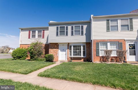 Townhouse For Sale - 10722 Meadow Grove Court<br/> Prince William County, MANASSAS, VA 20109