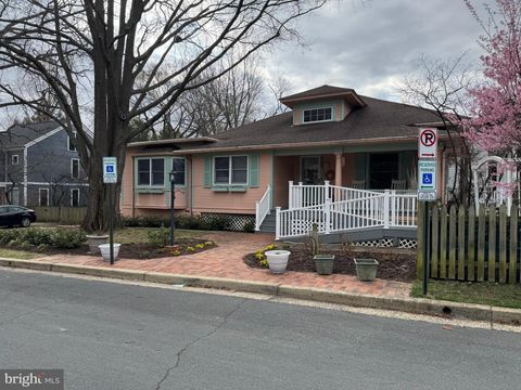 Photo of 3130 5th Street N, ARLINGTON, VA 22201 (MLS # VAAR2070234)