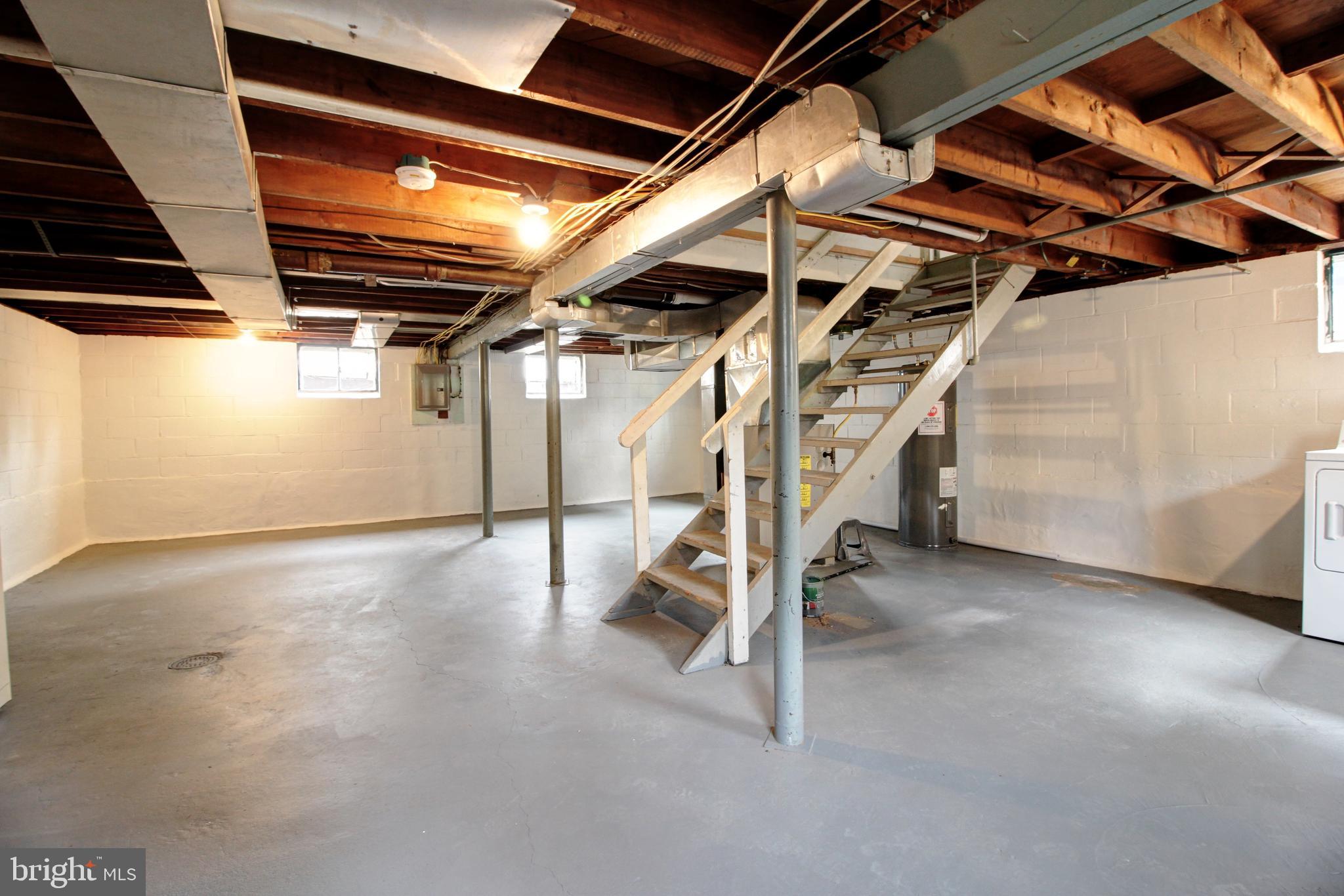 VILLA ESTATES - Residential Lease