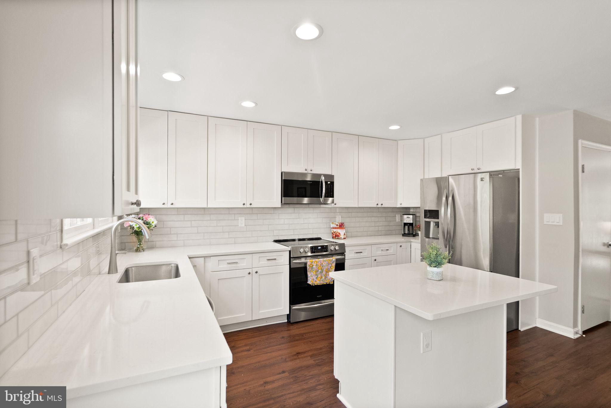 COMPTON VALLEY ESTATES - Residential