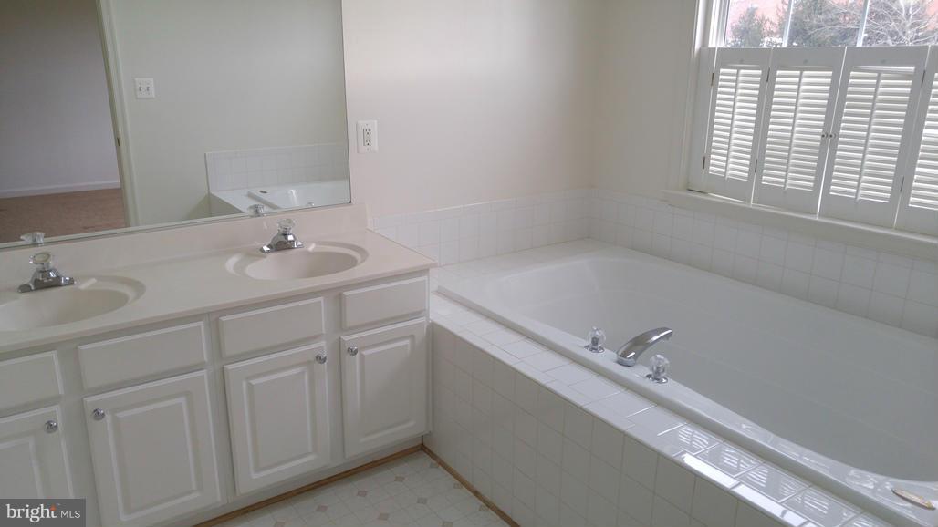 LAKE RIDGE CROSSING - Residential Lease