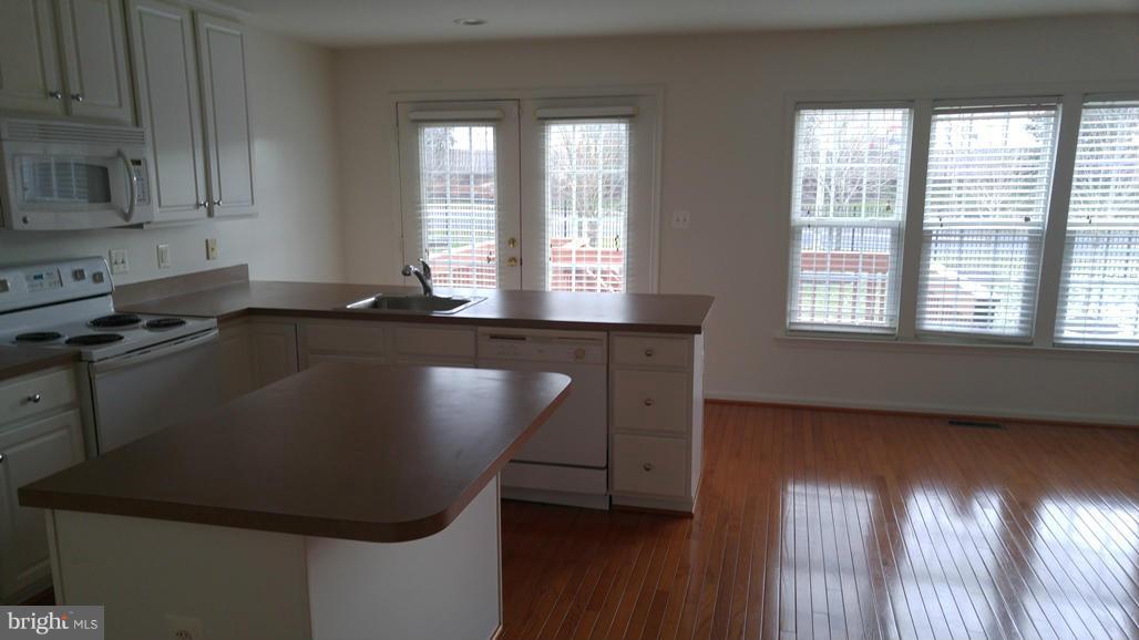 LAKE RIDGE CROSSING - Residential Lease