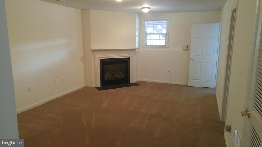 LAKE RIDGE CROSSING - Residential Lease