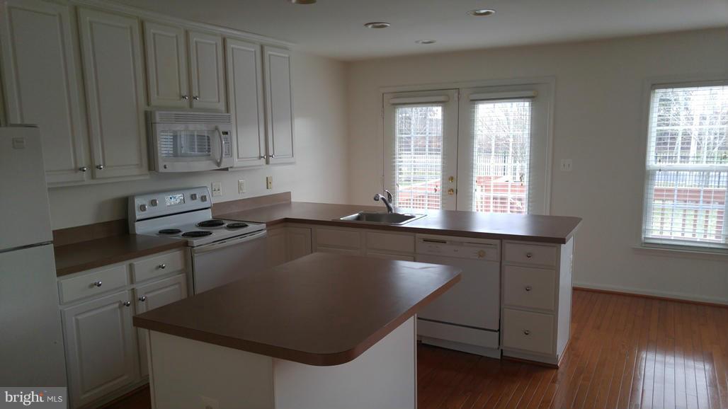 LAKE RIDGE CROSSING - Residential Lease