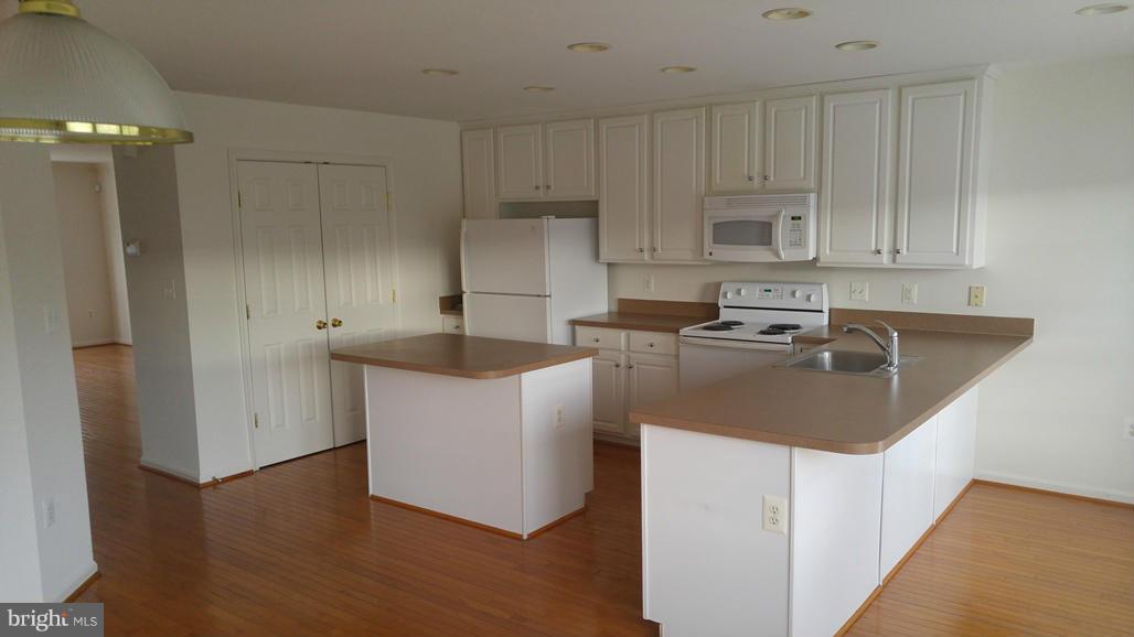 LAKE RIDGE CROSSING - Residential Lease