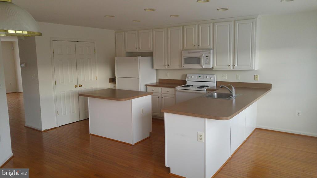 LAKE RIDGE CROSSING - Residential Lease