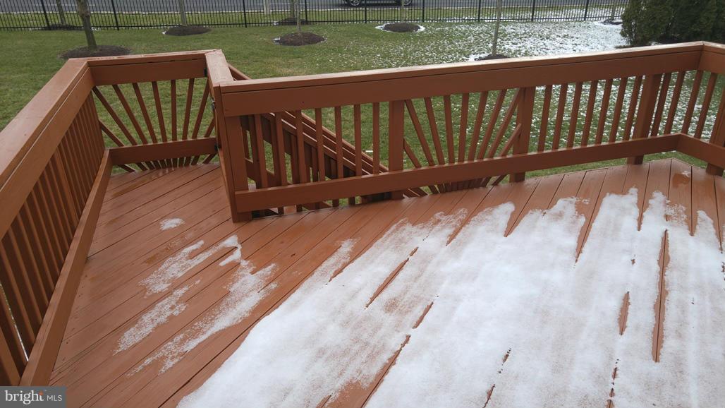 LAKE RIDGE CROSSING - Residential Lease