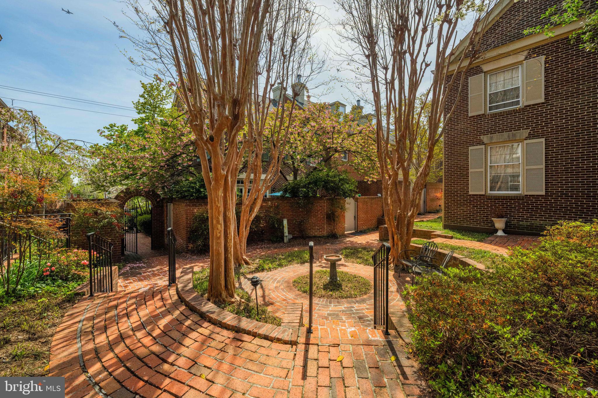 ARCH HALL - Residential